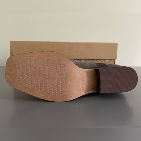 NWT - Zodiac Agatha Booties, Olive Suede, square toe, size 9 - Picture 7 of 10